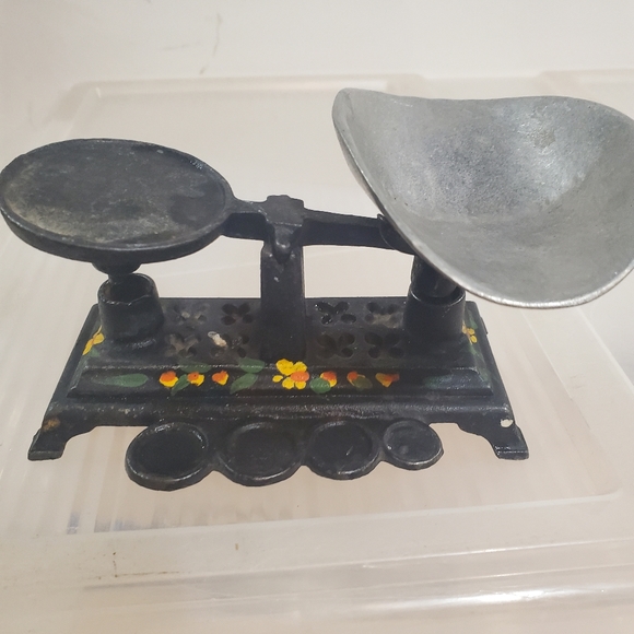 Vintage Cast Iron weight scale in working condition - Picture 8 of 11